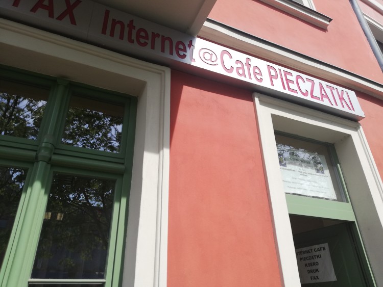 Pamiętacie kafejki internetowe? We Wrocławiu znaleźliśmy tylko jedną [ZDJĘCIA], mgo