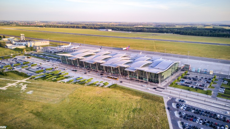 Podniebne zdjęcia wrocławskiego lotniska, Wiktor Woźniak