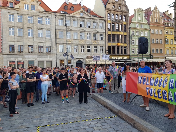 Łańcuch Światła. Wrocławianie protestowali przeciwko nienawiści [ZDJĘCIA], Zbyszek Witkowski/Wrocław dla demokracji