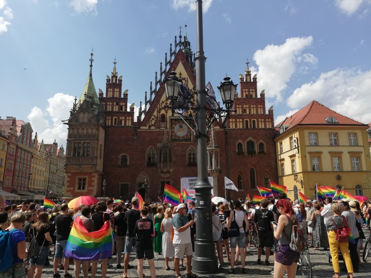 Wrocław solidarnie z Białymstokiem i pobitym aktywistą. Demonstracja w Rynku i przed Katedrą [ZDJĘCIA], Marta Gołębiowska
