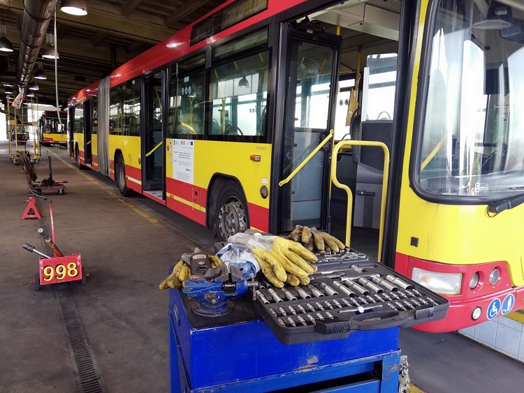 MPK pokazało, jak dba o miejskie autobusy [ZDJĘCIA], Bartosz Senderek