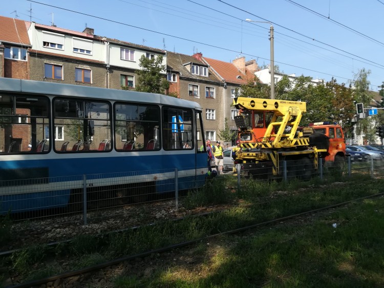 Tramwaj wbił się w autobus na Tarnogaju. Są ranni [ZDJĘCIA, WIDEO], Paweł Prochowski