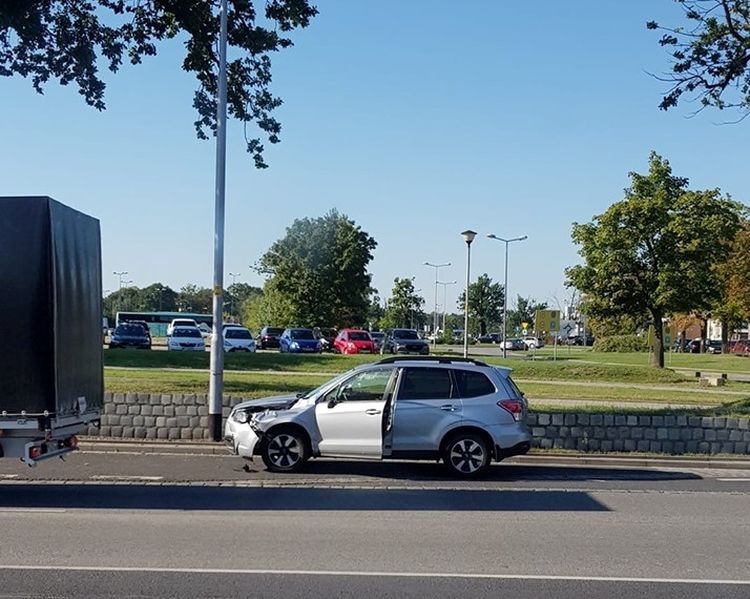 Śmiertelny wypadek na Legnickiej. 25-latek kierujący hulajnogą zmarł po zderzeniu z samochodem [ZDJĘCIA,WIDEO], Czytelnik