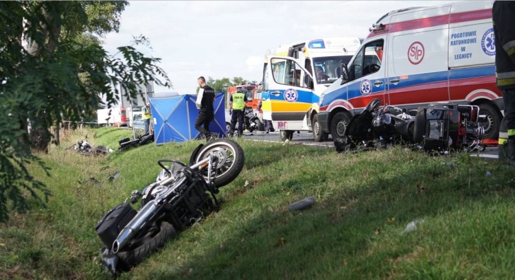 Samochód wjechał w motocyklistów: 10 osób rannych, jedna nie żyje [ZDJĘCIA], regionfan