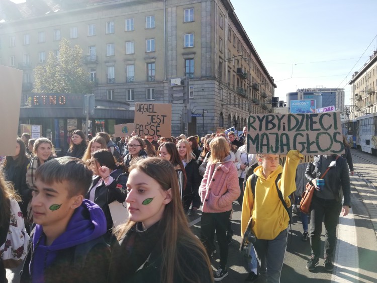 Wrocławska młodzież wyszła na ulice. Protestowali dla klimatu [ZDJĘCIA], Bartosz Senderek
