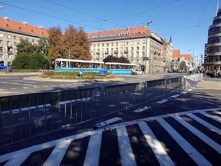 Plac Kościuszki bez samochodów. Miasto oddało przestrzeń pieszym i rowerzystom [ZDJĘCIA], Bartosz Senderek