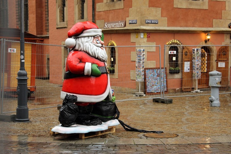 W Rynku już budują Jarmark Bożonarodzeniowy. Jest już nawet Święty Mikołaj [ZDJĘCIA], Bartosz Senderek
