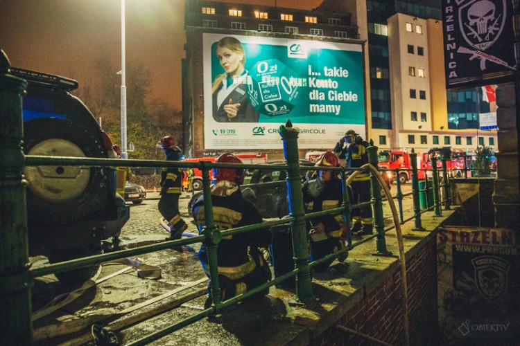 Tragiczny bilans pożaru na Świebodzkim. Jedna osoba nie żyje [ZDJĘCIA, WIDEO], Piotr Zwarycz / http://kmpsp.wroclaw.pl