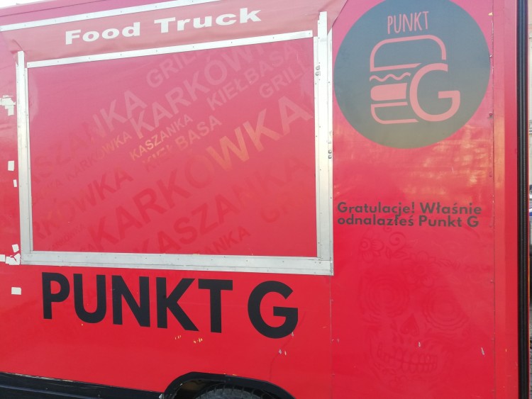 Świąteczny jarmark food trucków ponownie na Nowym Targu [ZDJĘCIA], mh
