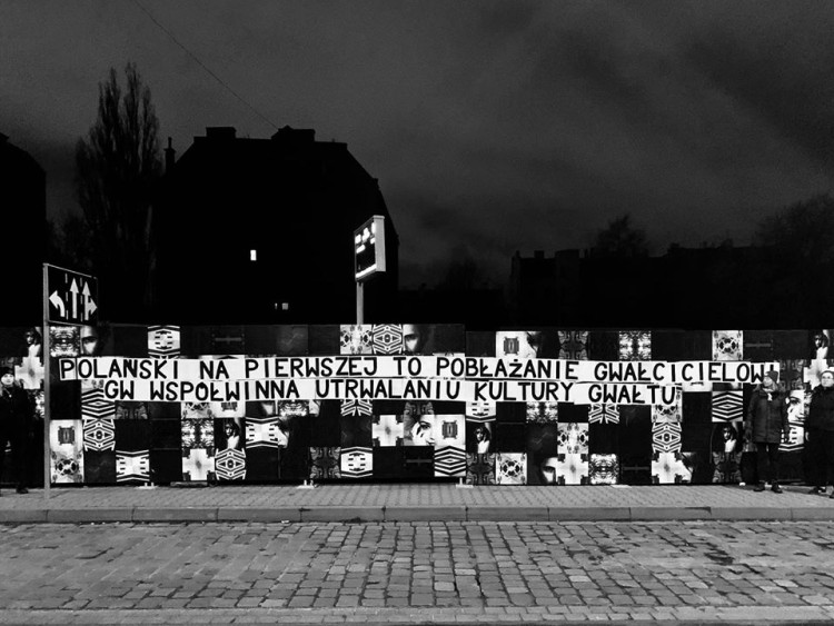 Przeciwko przemocy wobec kobiet. Wrocławskie plakaciary w akcji [ZDJĘCIA], Plakaciary przeciwko przemocy wobec kobiet
