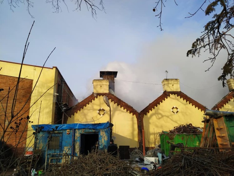 Duży pożar hali magazynowej na Stabłowicach [ZDJĘCIA, WIDEO], stablowice.eu