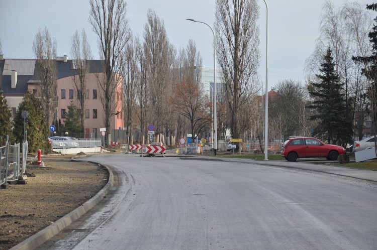 Dwa parki biznesowe połączy wyremontowana ulica. Kilometr już oddany do użytku [ZDJĘCIA], Marta Gołębiowska