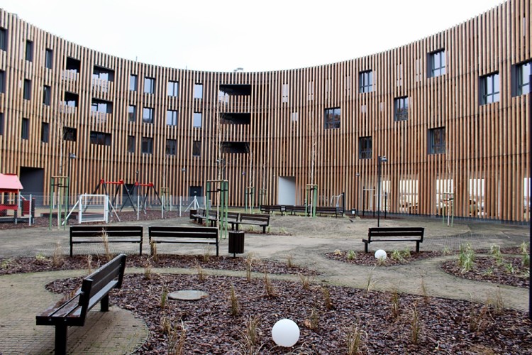 Oto specjalne mieszkania dla seniorów. Powstały na modelowym osiedlu Wrocławia [ZDJĘCIA], Bartosz Senderek