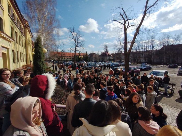 Uczelnie odwołały zajęcia, a na uniwesytet przybyły tłumy studentów [ZDJĘCIA], Michał Mielnik
