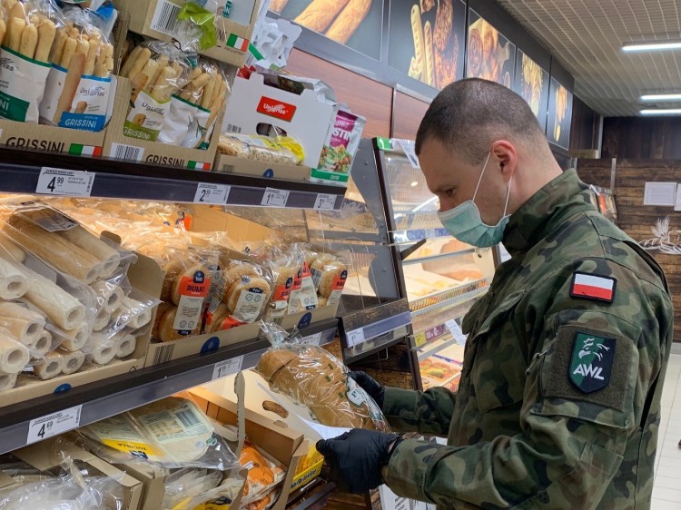 Wojsko pomaga wrocławianom. Żołnierze robią zakupy dla weteranów [ZDJĘCIA], Grupa Monitorowania i Dowodzenia AWL