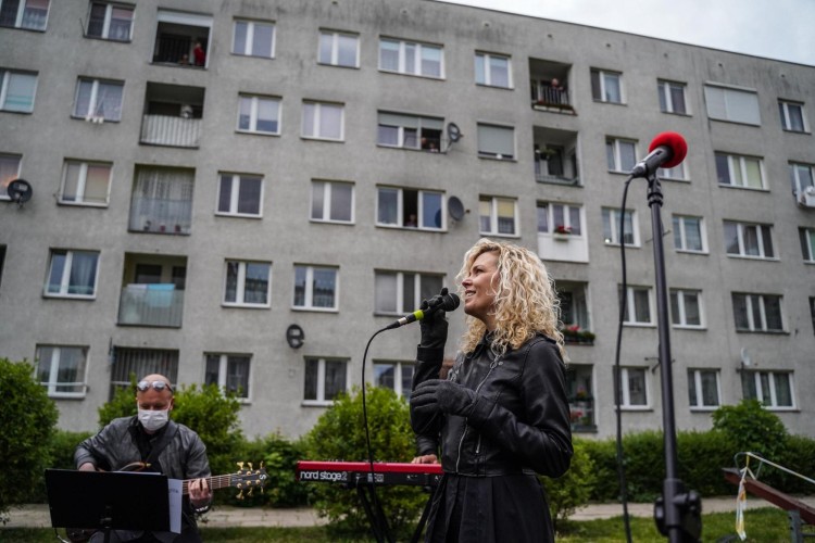 Zagrają koncert przed szpitalem w podzięce dla medyków, BTW Photographers Maziarz Rajter
