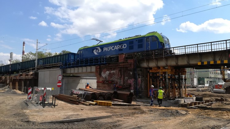 Powstaje nowy przystanek kolejowy we Wrocławiu. Będzie możliwość przesiadki na tramwaj [ZDJĘCIA], PKP PLK