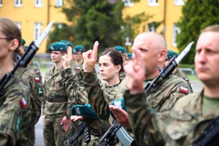 Żołnierze złożyli przysięgę w Akademii Wojsk Lądowych [ZDJĘCIA], Materiały prasowe/Akademia Wojsk Lądowych