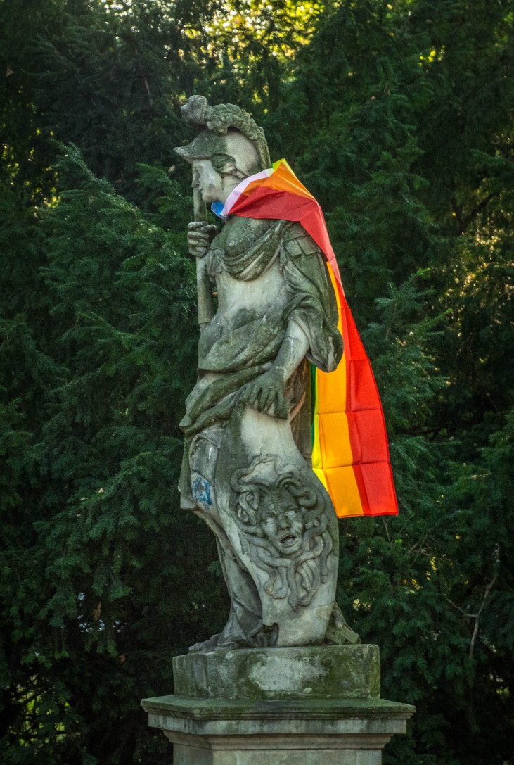 Nie tylko Warszawa. Aktywiści LGBT wywiesili tęczową flagę na wrocławskich pomnikach [ZDJĘCIA], Arkadiusz Wierzba