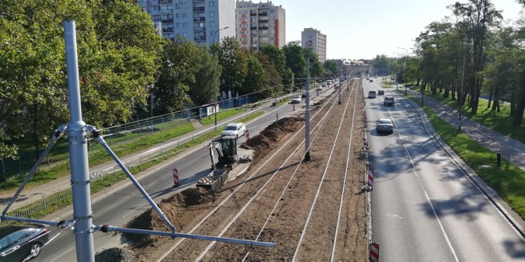 Tramwaje wróciły, ale „zielone torowisko” na Hallera to ciągle plac budowy [ZDJĘCIA], Bartosz Senderek