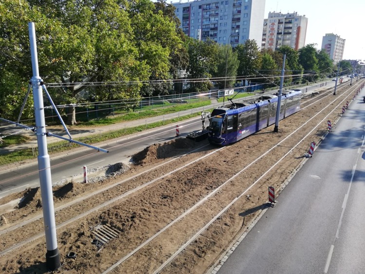 Tramwaje wróciły, ale „zielone torowisko” na Hallera to ciągle plac budowy [ZDJĘCIA], Bartosz Senderek
