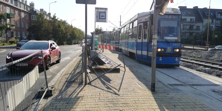 Na przystanku Ojca Beyzyma zatrzymywały się tramwaje, ale do 9:30 był odgrodzony od reszty świata, Bartosz Senderek