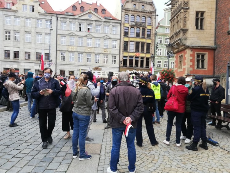 Protest antycovidowców we Wrocławiu [ZDJĘCIA], Marta Gołębiowska