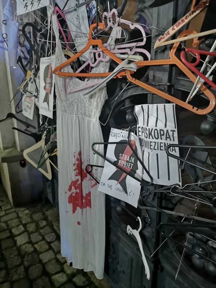 Wrocław: Strajk Kobiet na Ostrowie Tumskim [ZDJĘCIA], mr