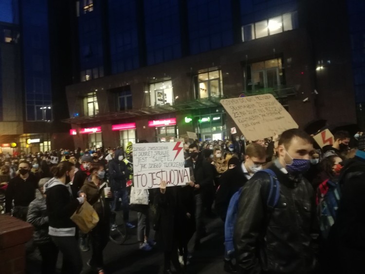 Strajk generalny i blokada ulic we Wrocławiu. Gdzie protesty w piątek? [HARMONOGRAM, TRASA], mh