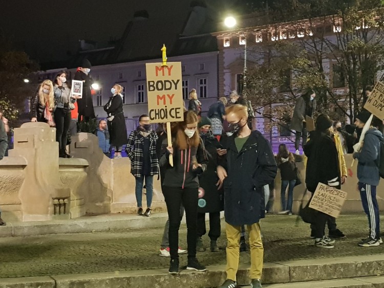 Wrocław opanowany przez demonstrujących. Strajk Kobiet na sześciu trasach [RELACJA], ah