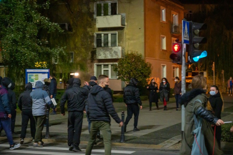 Wrocław: zamaskowana grupa zaatakowała strajkujących i dziennikarki [ZDJĘCIA, WIDEO], Piotr Hulewicz