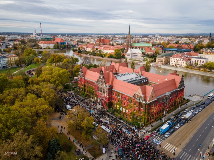 Tak ogromnych protestów Wrocław nie widział nigdy [ZDJĘCIA, WIDEO Z DRONA], Sawicki Drone Shots