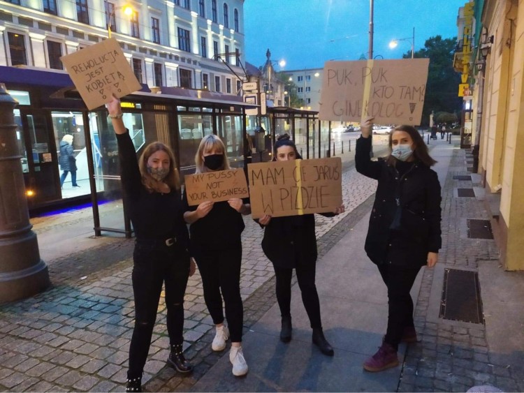 Wrocławskie restauracje włączają się w Strajk Kobiet [ZDJĘCIA], Brusco