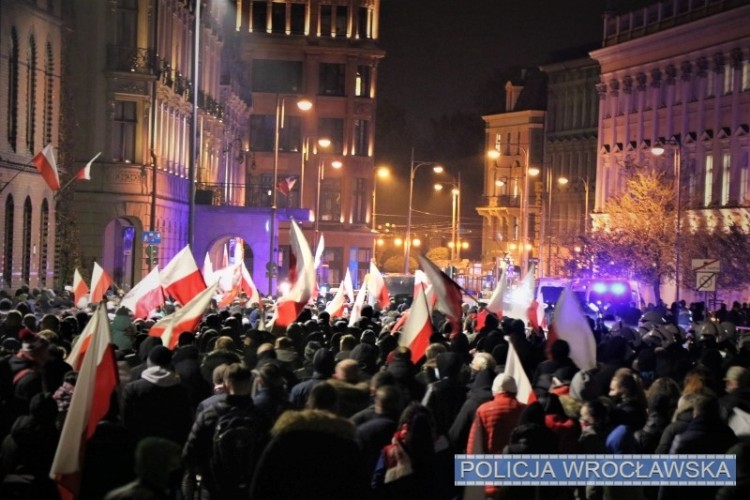 Marsz Niepodległości we Wrocławiu przyjmie formę spontanicznego spaceru, KWP we Wrocławiu