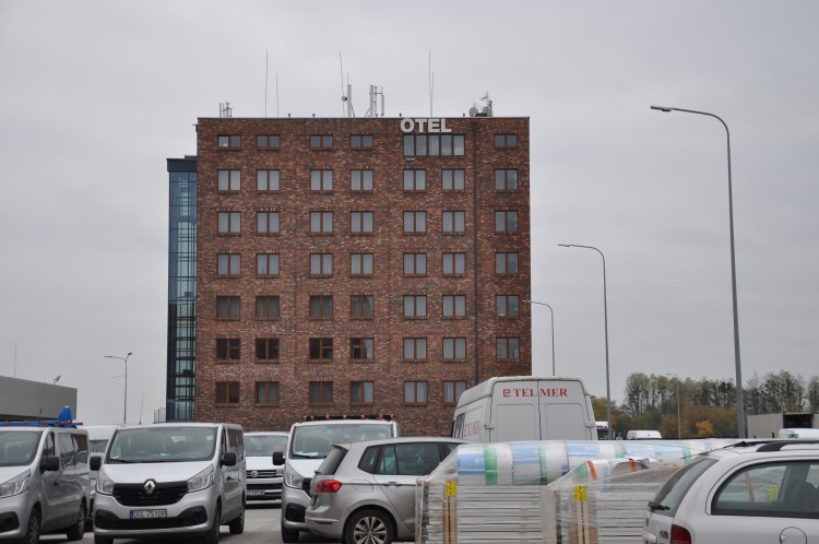 Tak powstaje tymczasowy szpital dla chorych na COVID-19 we Wrocławiu [ZDJĘCIA, WIDEO], Marta Gołębiowska