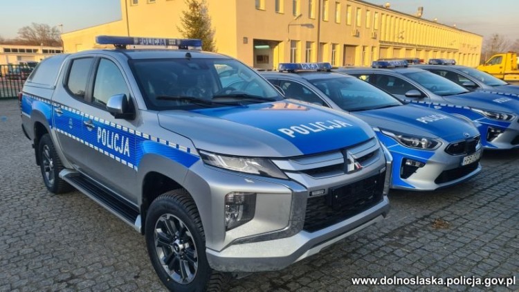 Ale maszyny! Dolnośląscy policjanci dostali nowe motocykle, skutery i samochody [ZDJĘCIA], KWP we Wrocławiu