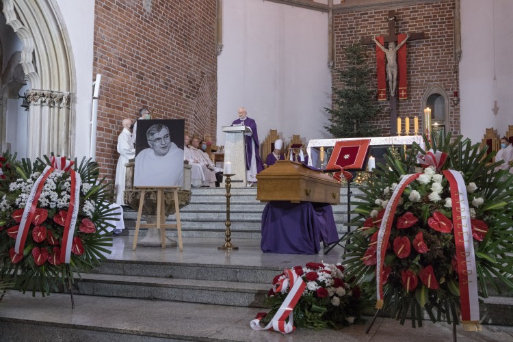 Uroczystości pogrzebowe o. Macieja Zięby. Duchowny pośmiertnie odznaczony [ZDJĘCIA], Dominikanie we Wrocławiu
