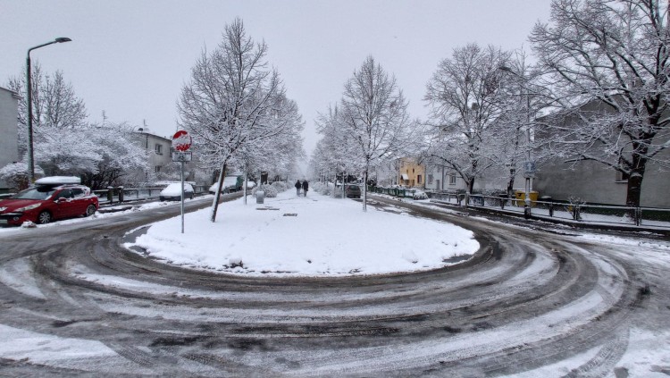 Śnieg we Wrocławiu. Zrobiło się biało [ZDJĘCIA], Bartosz Senderek