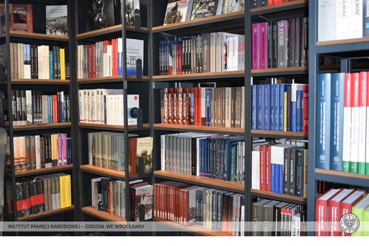 IPN otwiera swoją księgarnię we Wrocławiu. W ofercie nie tylko książki [ZDJĘCIA], Dominik Wojtkiewicz/IPN