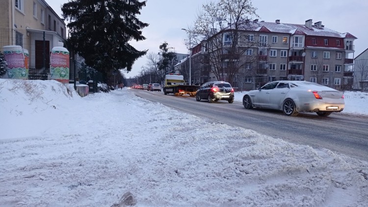 Atak zimy we Wrocławiu. Tworzą się ogromne korki [ZDJĘCIA], Bartosz Senderek