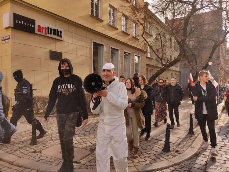 „Dość korona-paranoi!”. Marsz wolności i pogrzeb na ulicach Wrocławia [ZDJĘCIA], WIR Masz Głos