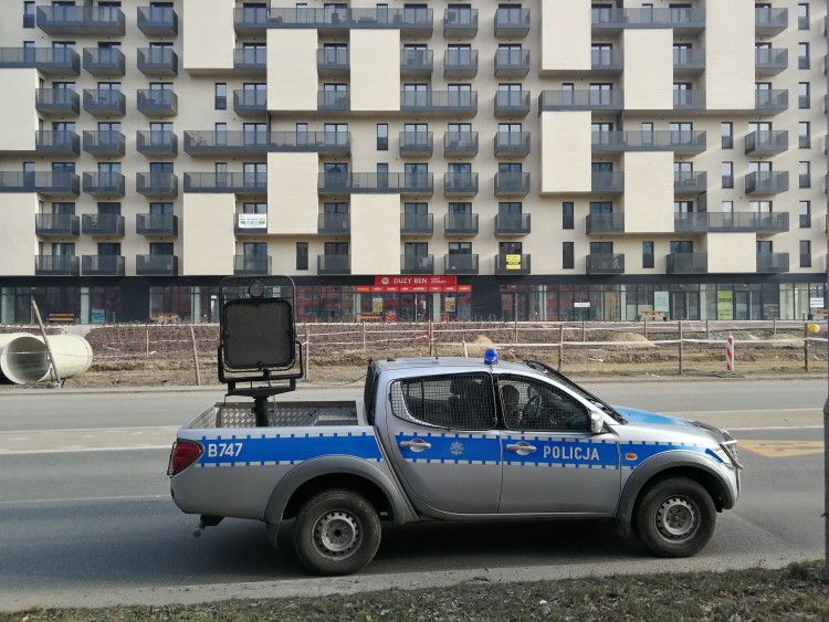 Okolice miejsca pracy saperów zabezpiecza policja, Michał Hernes