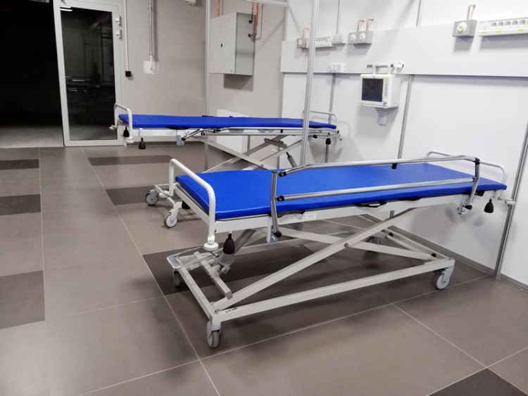 Wrocławski szpital tymczasowy uruchomił kolejne miejsca respiratorowe, Bartosz Senderek
