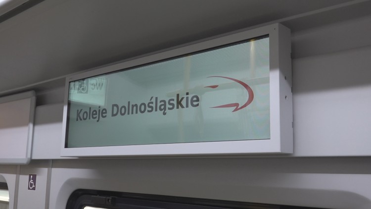 Koleje Dolnośląskie podpisały umowę za zakup kolejnych 8 pociągów, Karolina Stachera