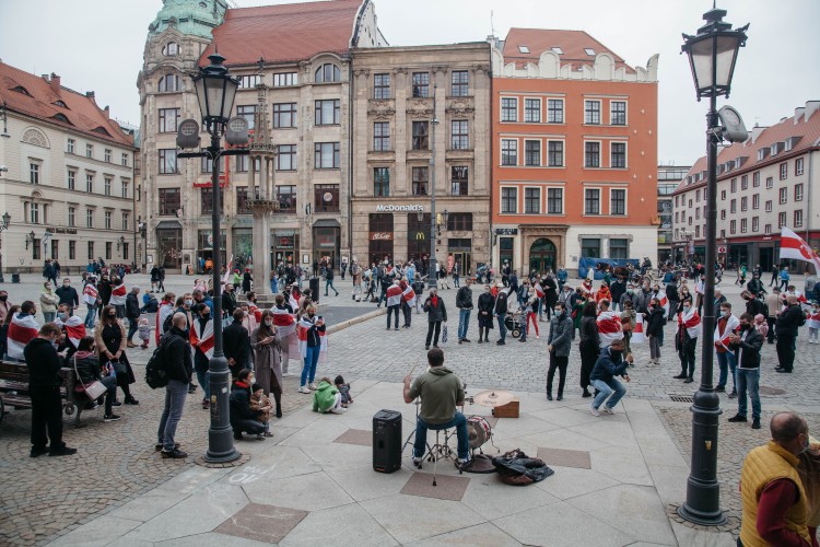 Wrocław: Minuta ciszy dla ofiar zamachu na Białorusi [ZDJĘCIA], @BuubbaaA