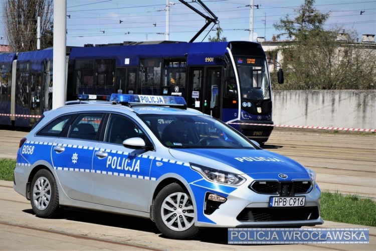 Instruktorzy MPK przeszkolili wrocławskich policjantów, KMP Wrocław