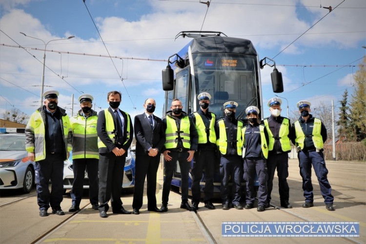 Instruktorzy MPK przeszkolili wrocławskich policjantów, KMP Wrocław
