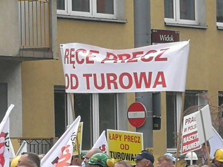 Protest w centrum Wrocławia. Górnicy wysypali węgiel pod „Domem Europy” [ZDJĘCIA], Michał Hernes