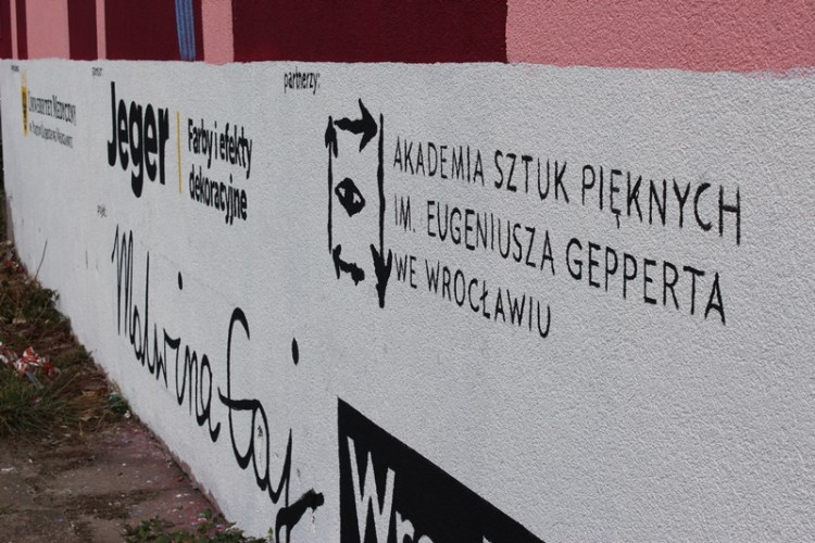 Nowy mural we Wrocławiu. Oto „Kolibry wiążące wirusa” [ZDJĘCIA], Jakub Jurek