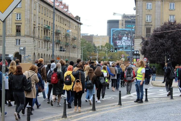 Wrocławska młodzież protestuje na ulicy. To ogólnopolska akcja MSK [ZDJĘCIA], Jakub Jurek